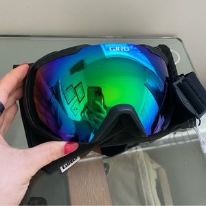 Black Giro Onset snow goggles with VIVID Lens technology